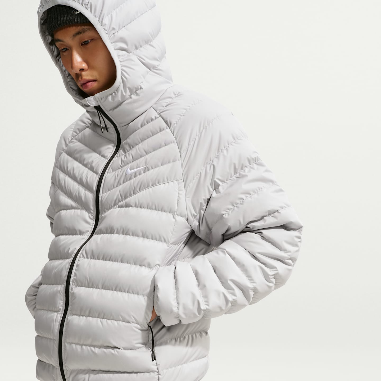 Мужская куртка Nike Windrunner Lightweight Down Microchannel, цвет: Серый туманный / Белый — фото 3