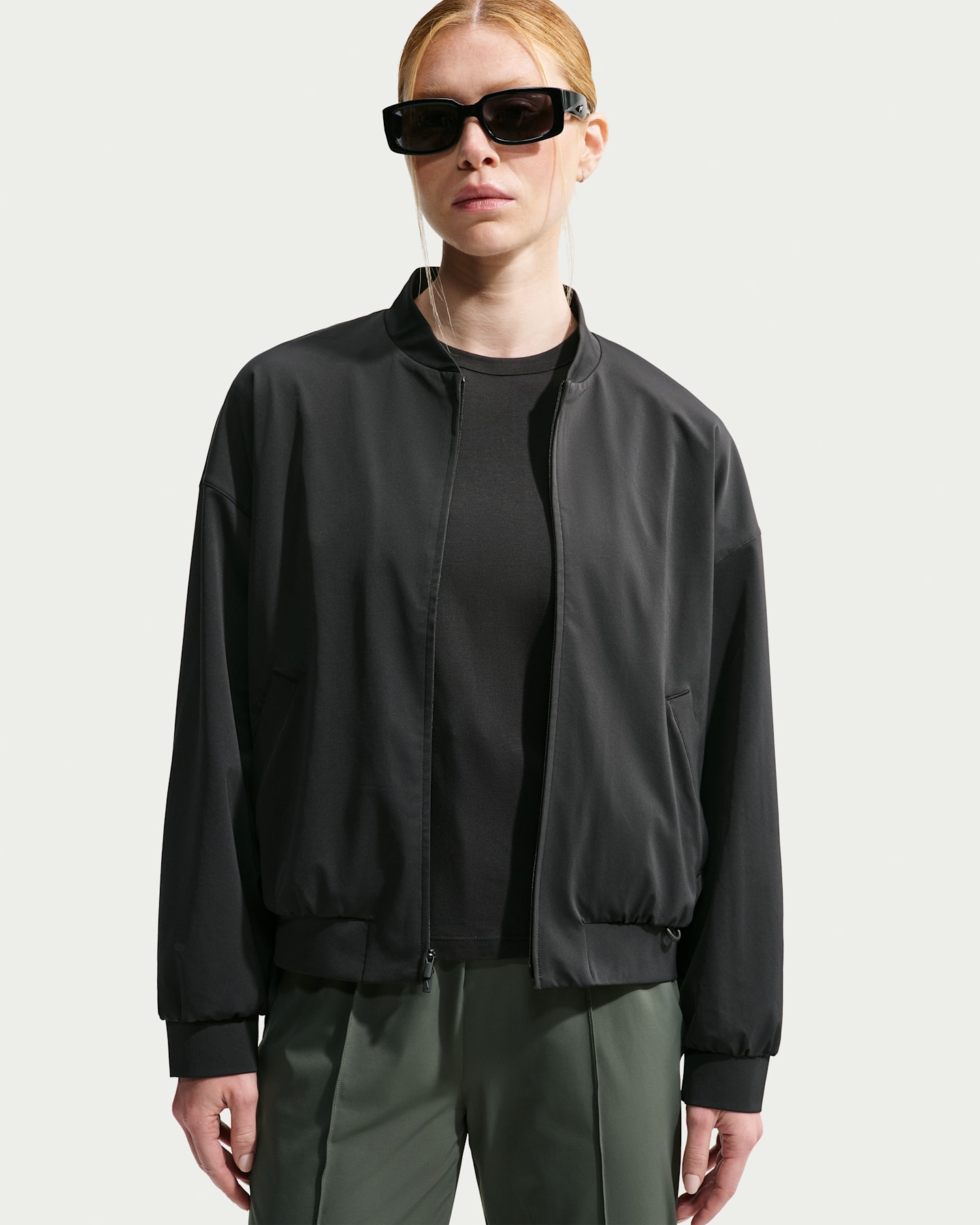 Женский бомбер оверсайз Nike 24.7 PerfectStretch Dri-FIT UV, цвет: Чёрный / Серый — фото 7