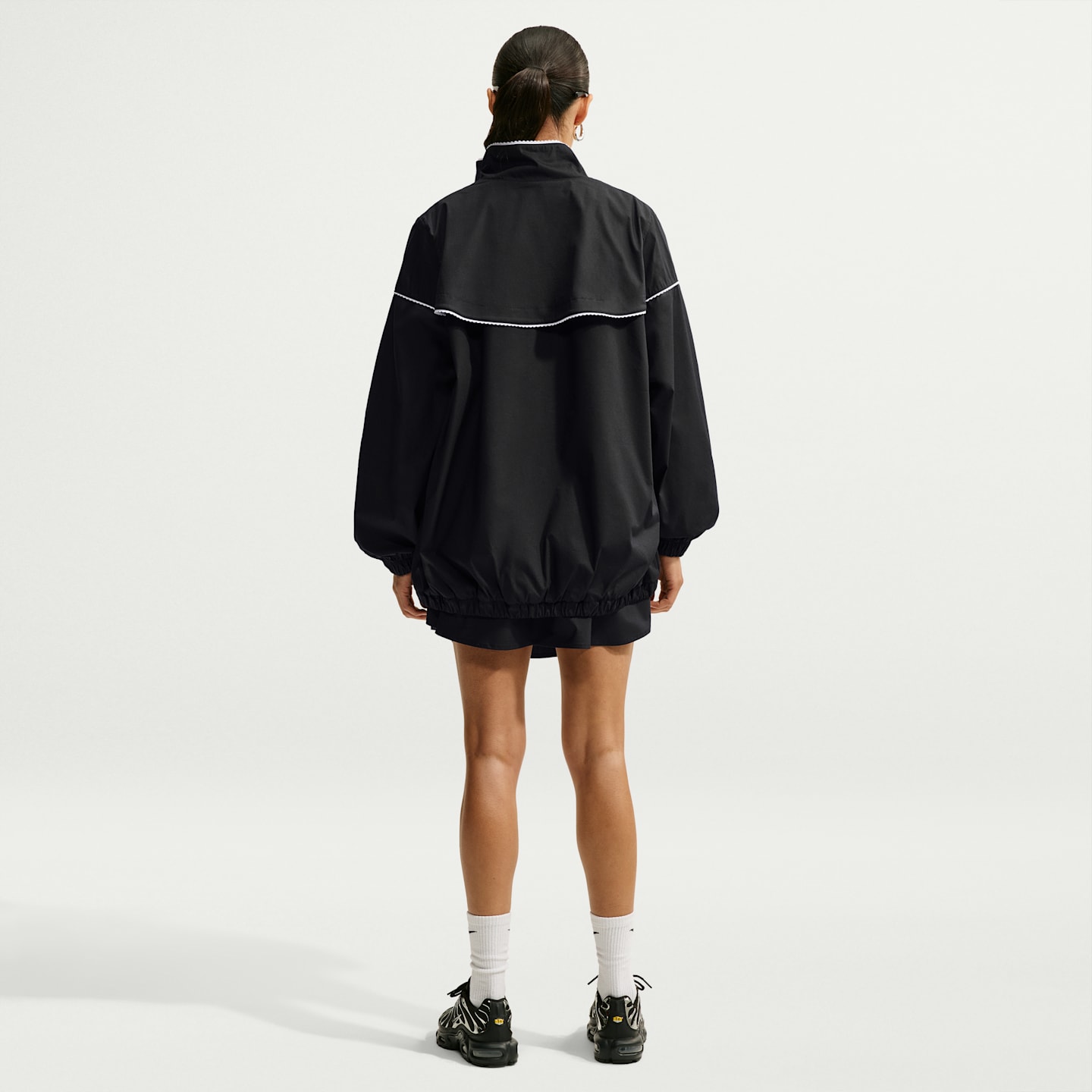 Женская поплиновая юбка Nike Sportswear с фигурным краем и средней посадкой, цвет: Чёрный / Молочный — фото 5
