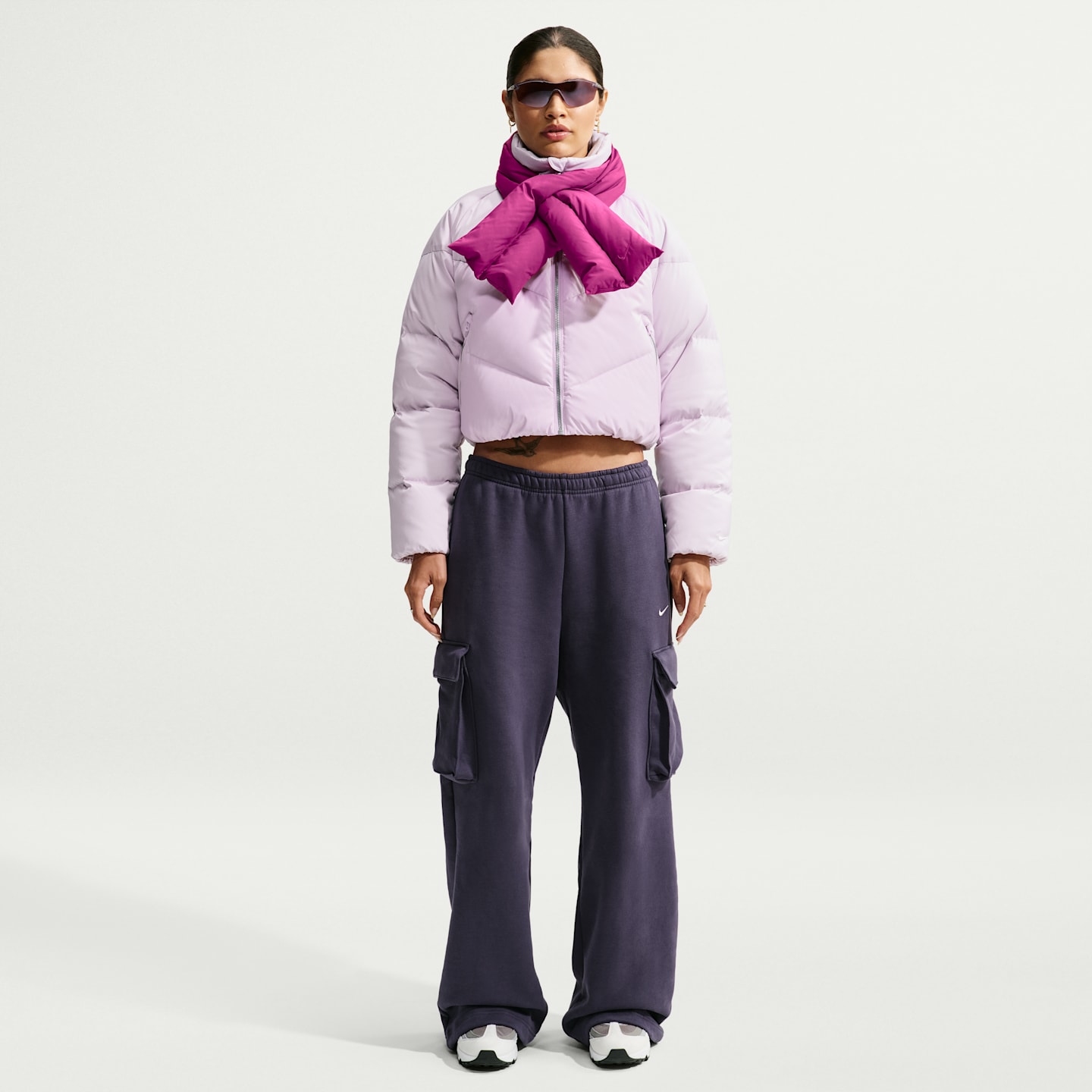 Женская куртка Nike Sportswear Windpuffer Loose Storm-FIT Down, цвет: Выбеленный сиреневый / Ягодный — фото 4