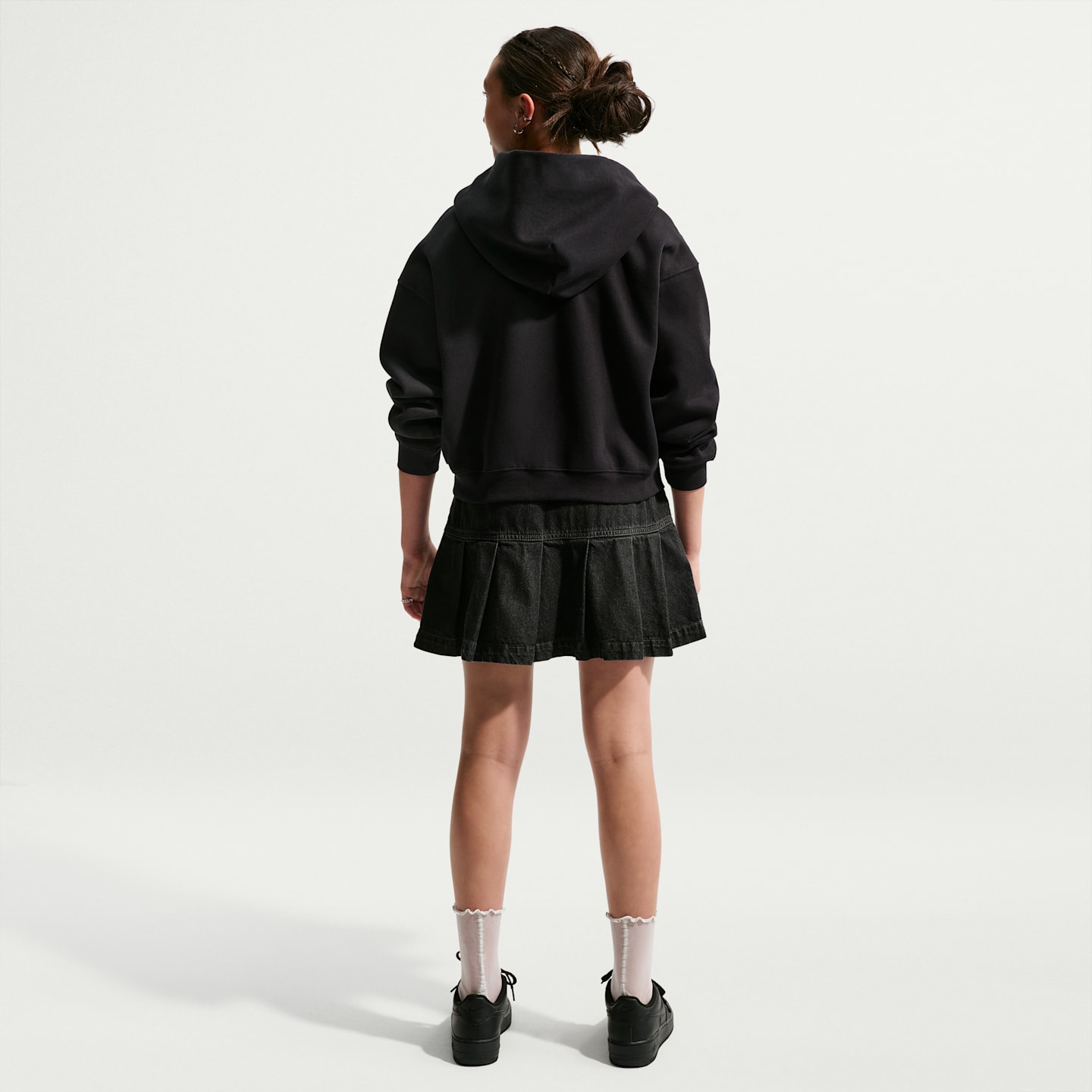 Детская джинсовая плиссированная юбка для девочек Nike Sportswear, цвет: Чёрный / Антрацитовый — фото 5