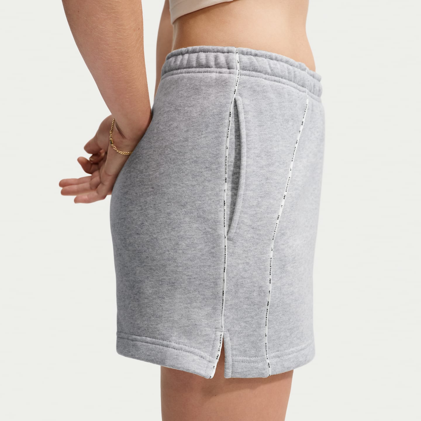 Женские шорты Nike Studio Fleece Medium Weight Graphic Pack Athletic Department, цвет: Серый меланжевый / Зелёный — фото 3