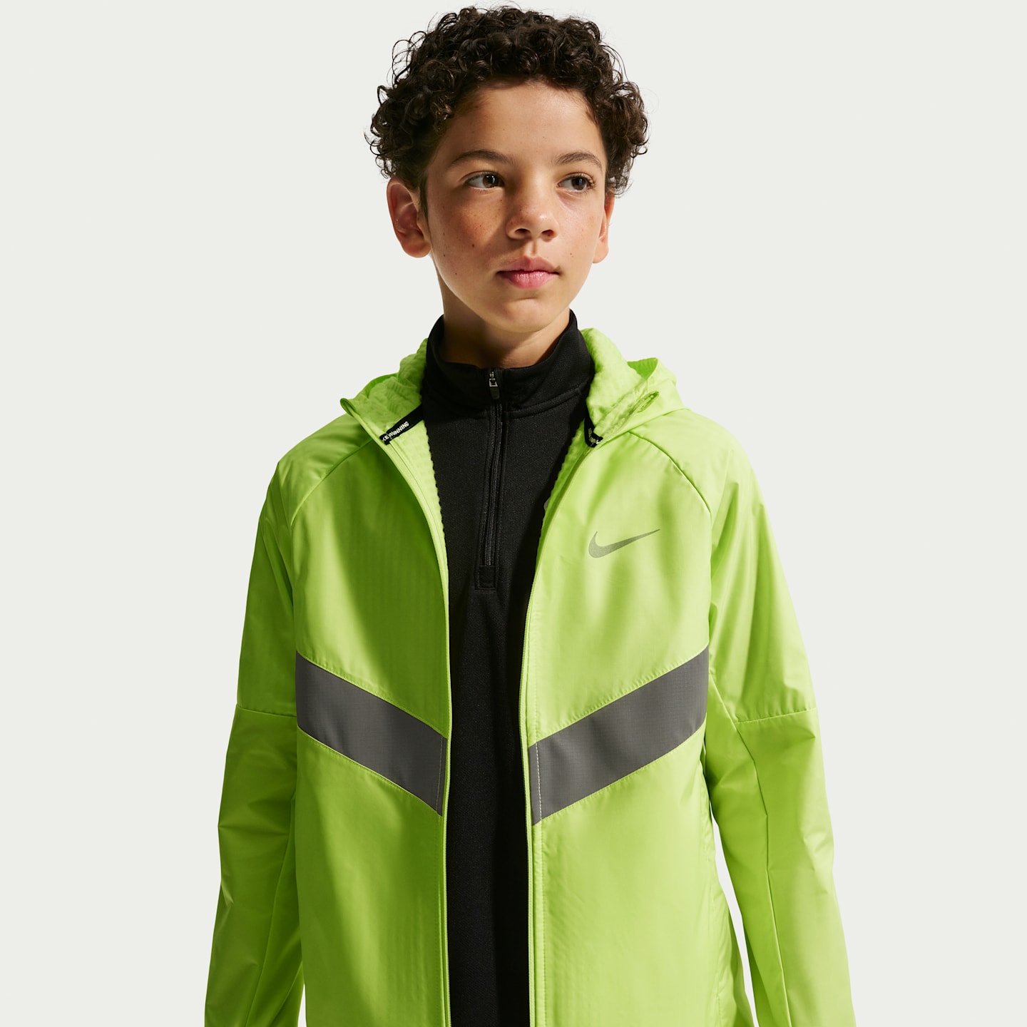 Детская зимняя водоотталкивающая куртка для мальчиков Nike Miler Therma-FIT, цвет: Светлый лимонный / Чёрный — фото 3