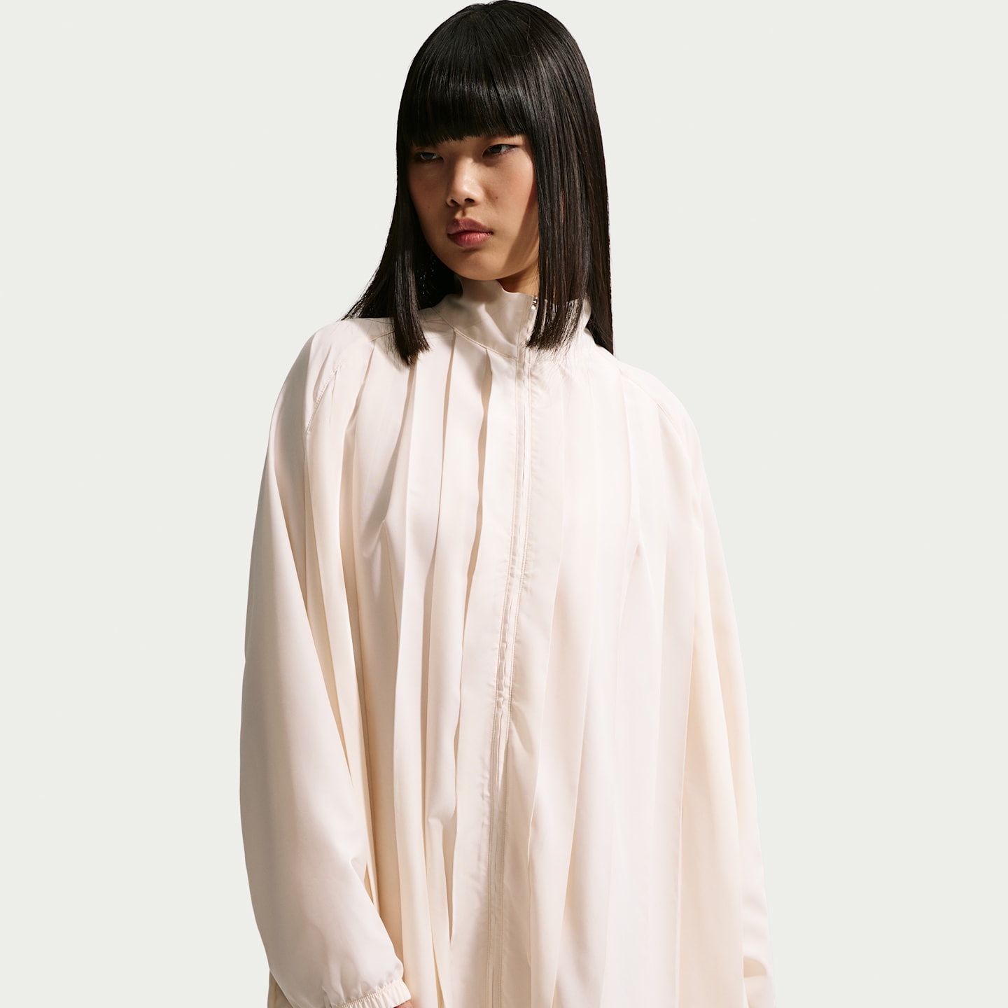 Женское платье Nike Sportswear Oversized Long-Sleeve Pleated Mini, цвет: Меловой — фото 2