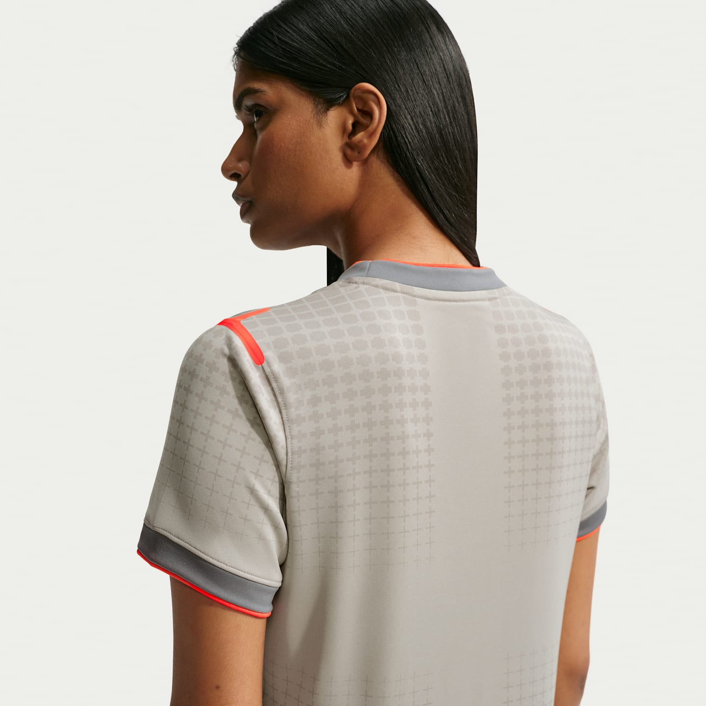 Женская футбольная футболка Nike England x Palace, цвет: Оловянный серый / Малиновый — фото 2