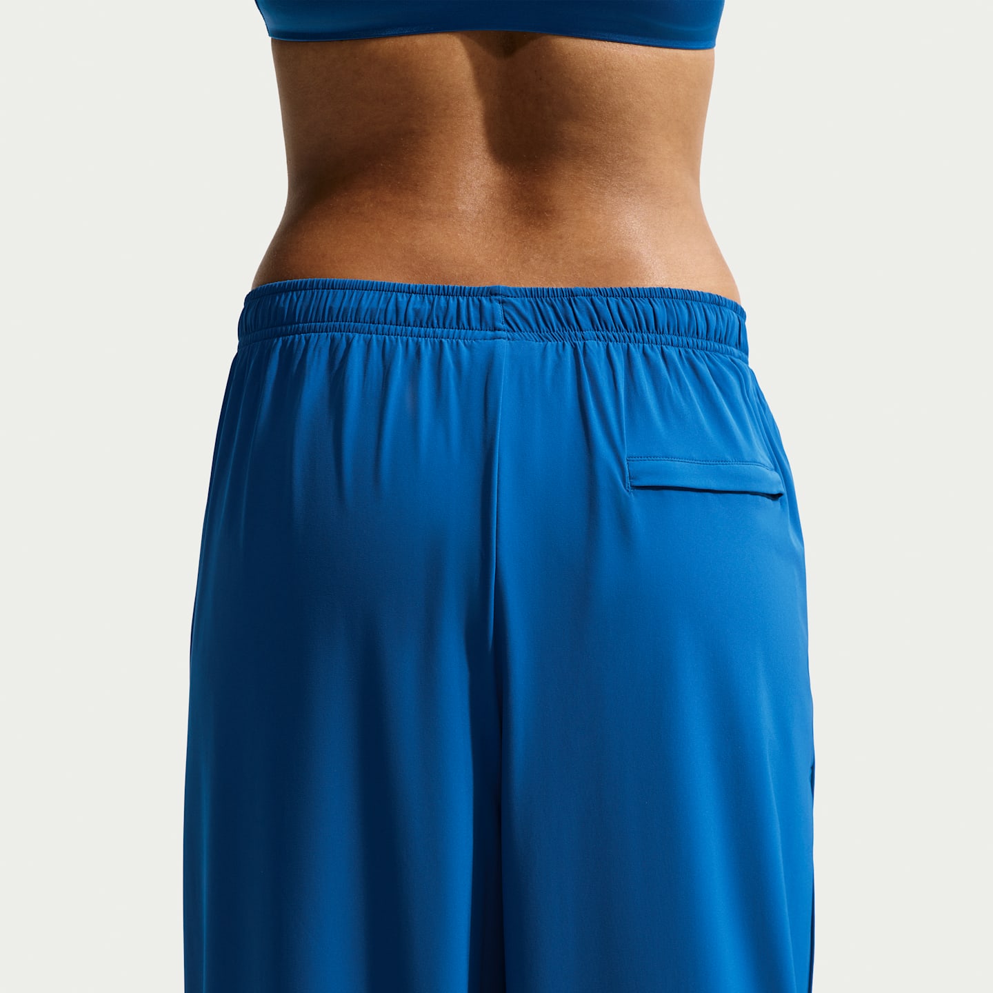 Женские брюки NikeSKIMS Stretch Nylon оверсайз из эластичного нейлона, цвет: Кобальтовый — фото 3