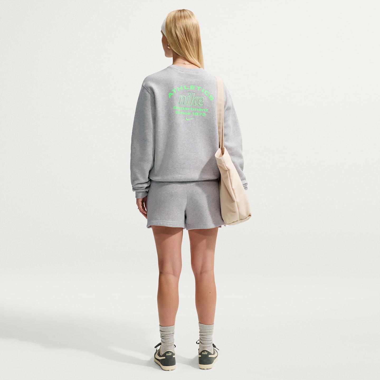 Женские шорты Nike Studio Fleece Medium Weight Graphic Pack Athletic Department, цвет: Серый меланжевый / Зелёный — фото 5
