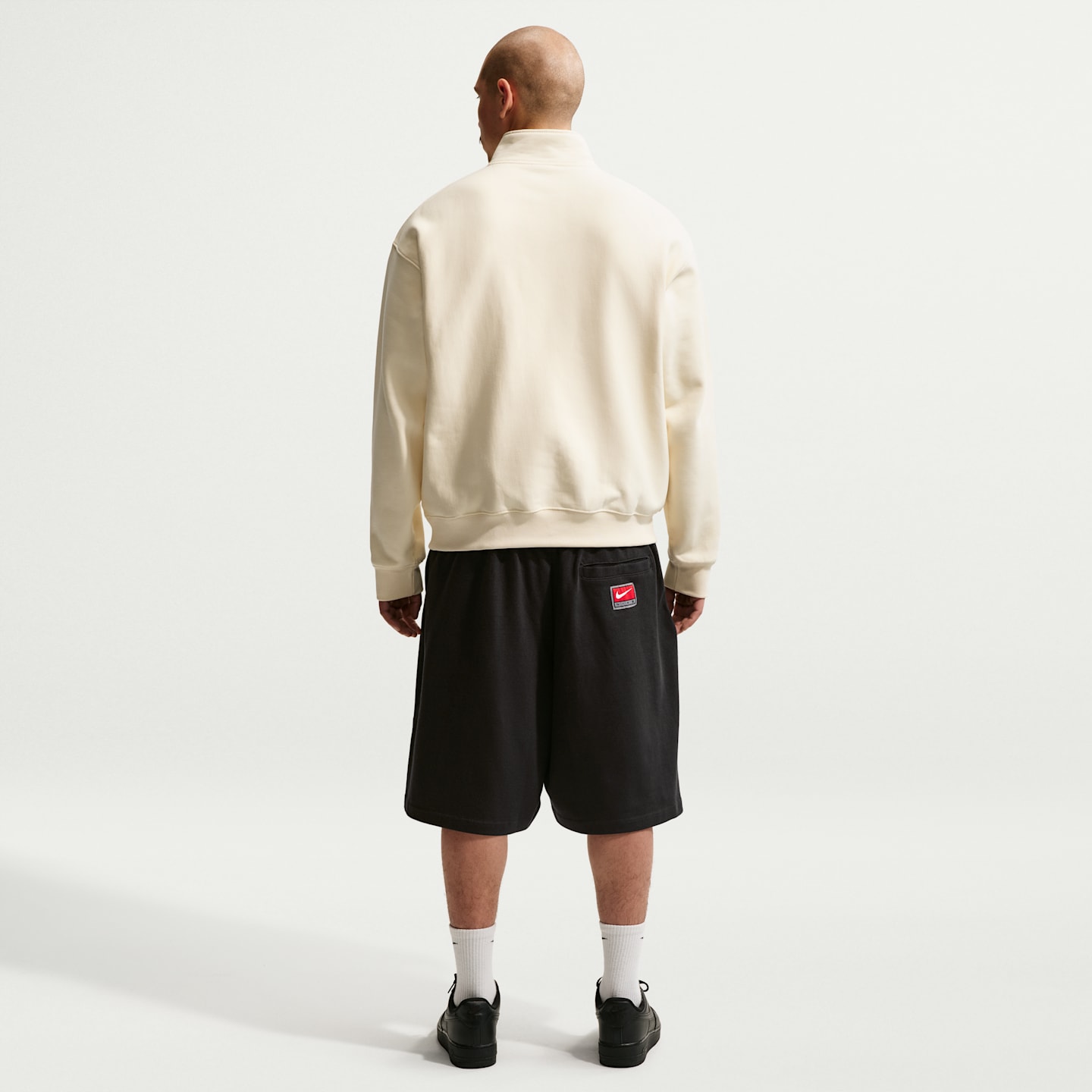 Мужские шорты Nike Life средней плотности, цвет: Чёрный / Золотой — фото 5