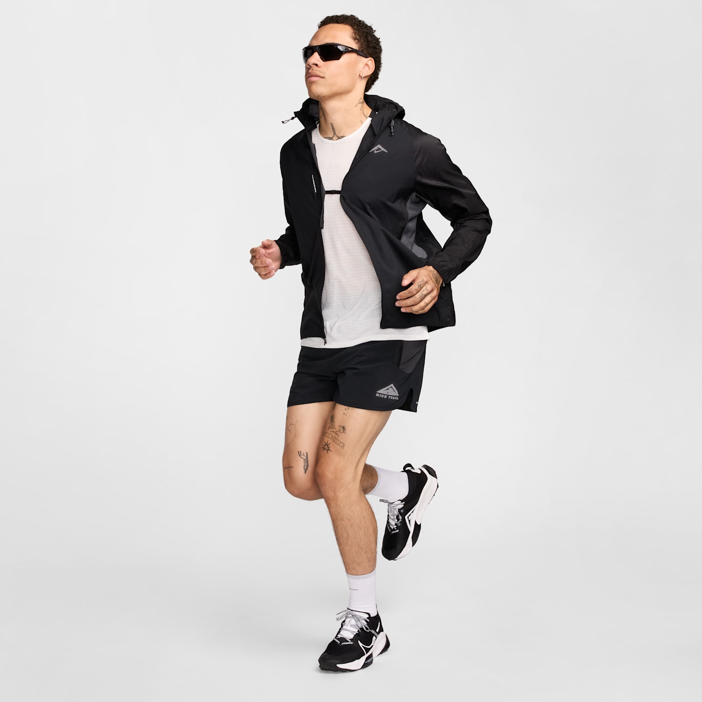 Мужская беговая куртка Nike ACG Trail Aireez, цвет: Чёрный / Антрацитовый — фото 11