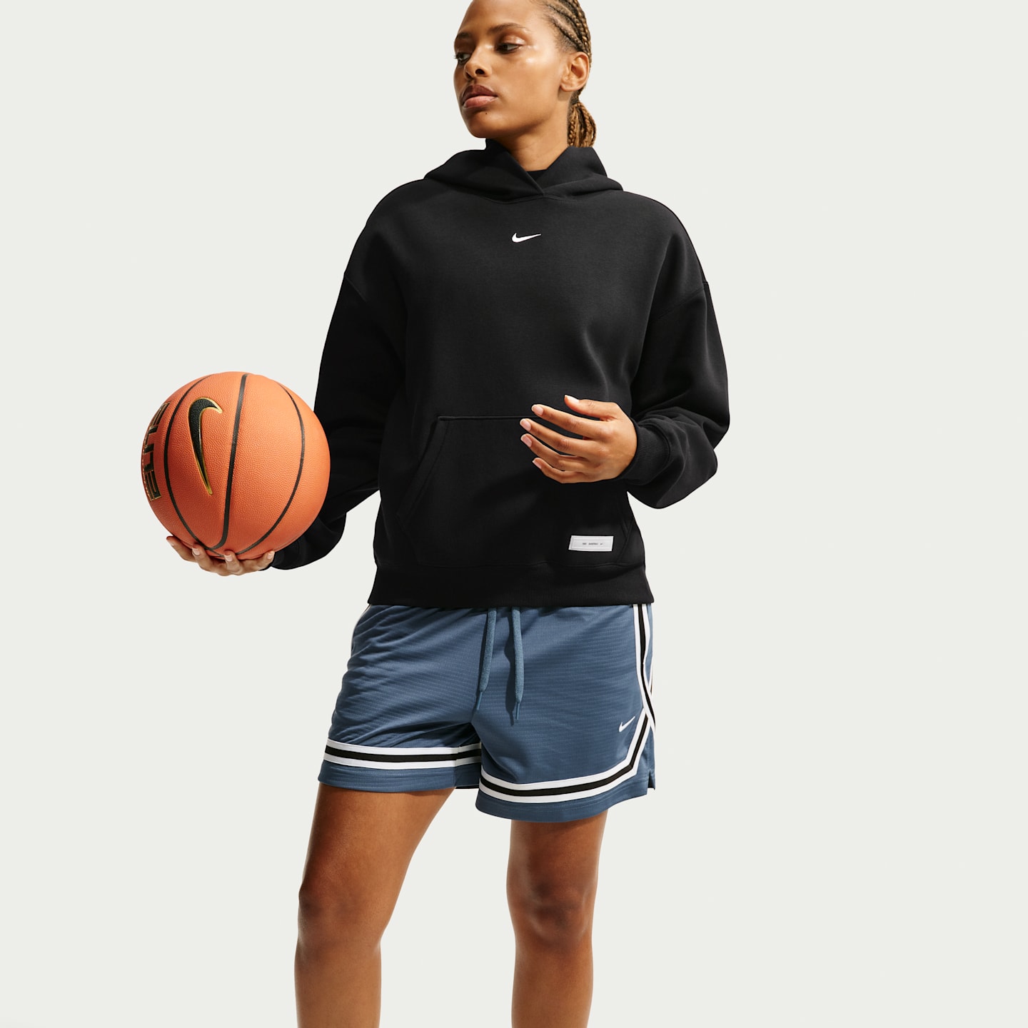 Женское баскетбольное худи Nike Therma-FIT Performance, цвет: Чёрный / Белый — фото 3