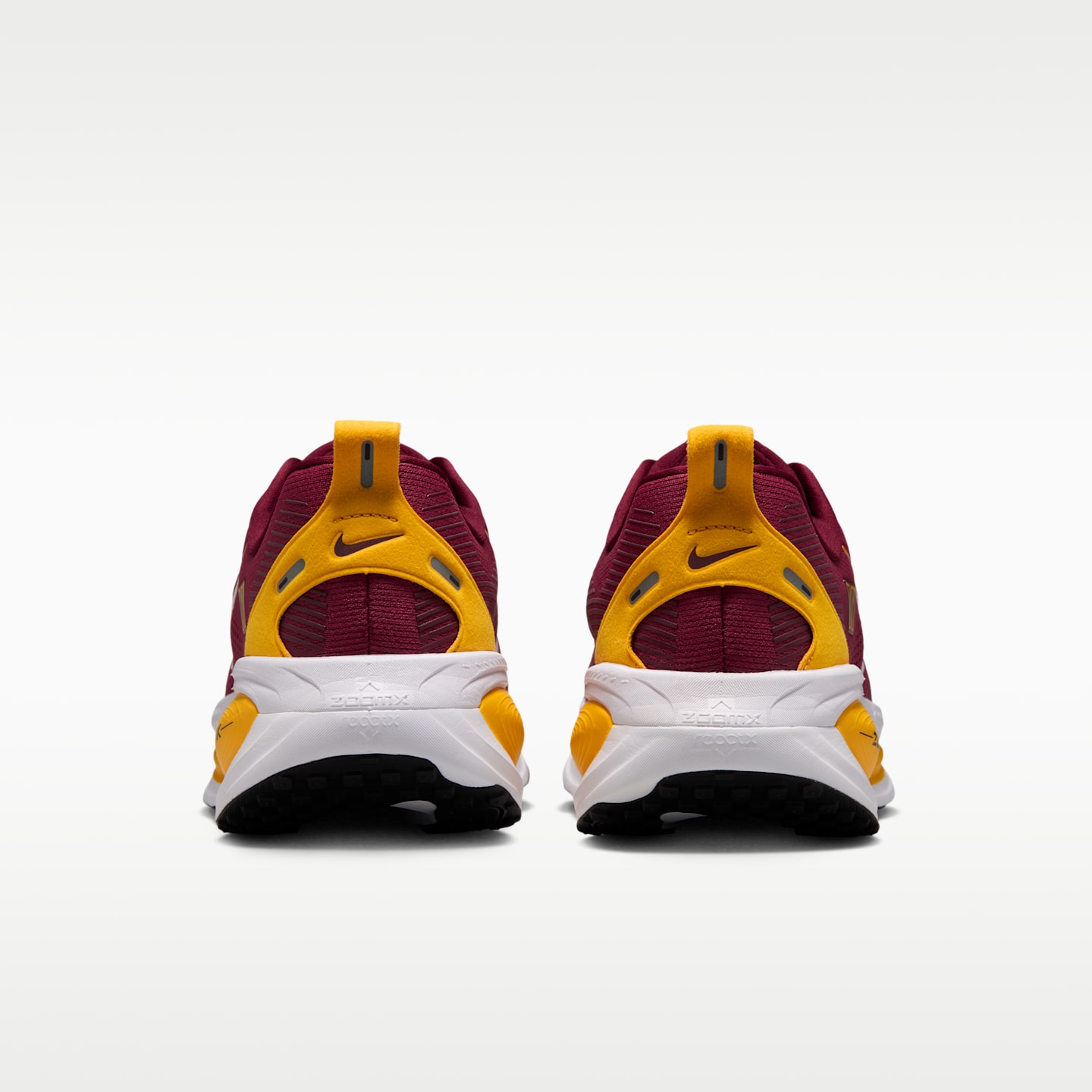 Мужские кроссовки Nike Vomero 18 (Washington Commanders) NFL Road Running, цвет: Красный / Золотой — фото 6