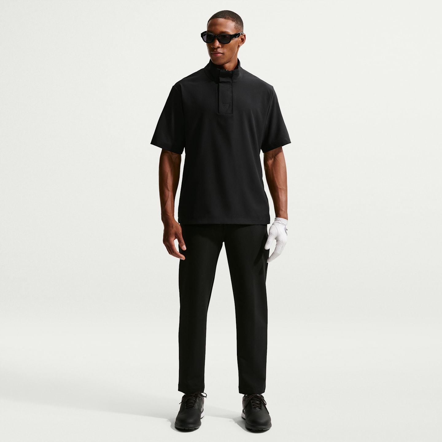 Мужская ветровка для гольфа Nike Tailored Performance Dri-FIT с коротким рукавом, цвет: Чёрный — фото 4
