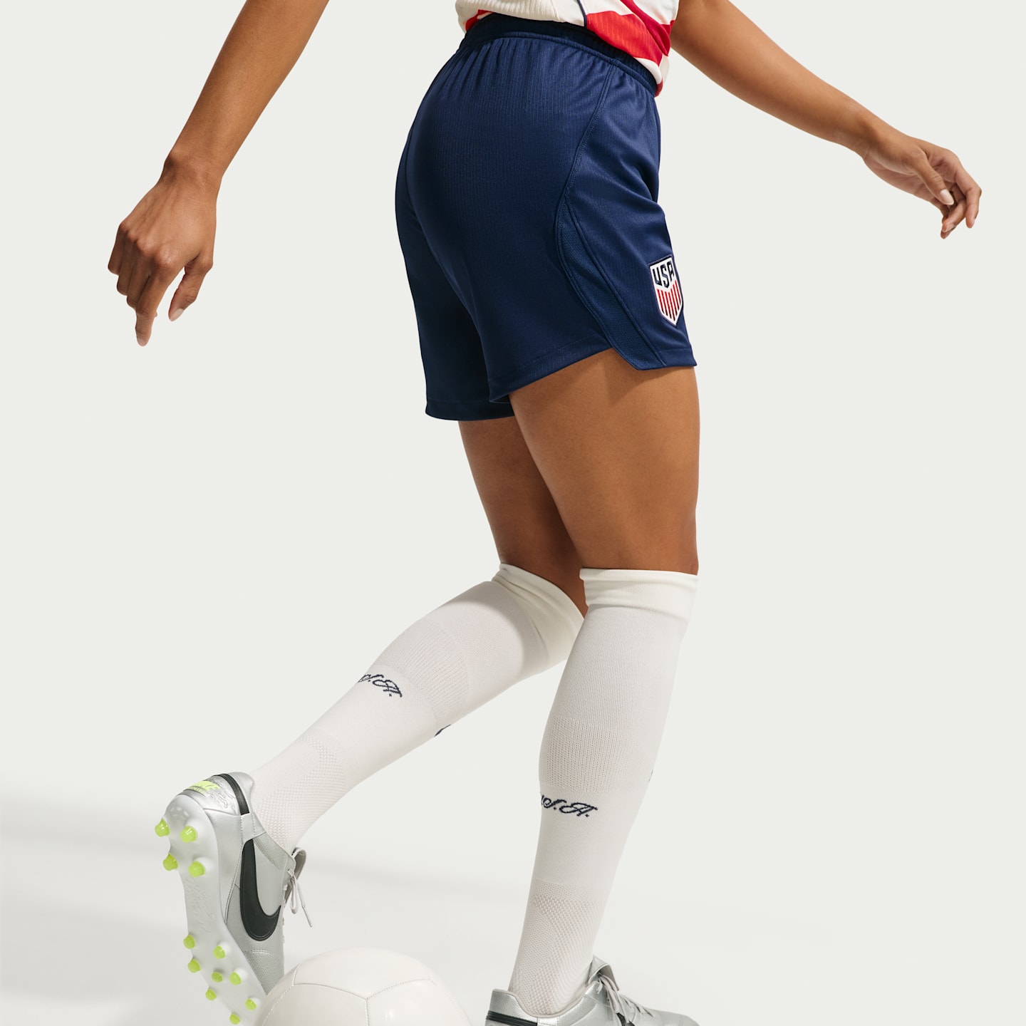 Женские футбольные шорты Nike Usmnt 2026 Stadium Home Dri-FIT Replica, цвет: Тёмно-синий / Молочный — фото 3