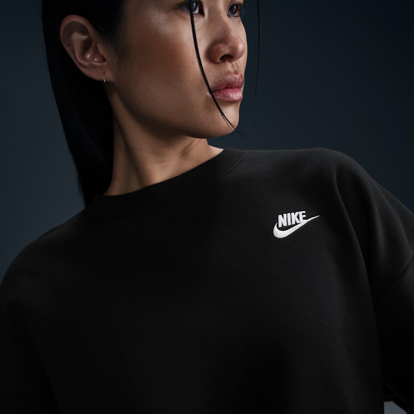 Женский свободный свитшот Nike Sportswear Club Fleece, цвет: Чёрный / Белый — фото 3