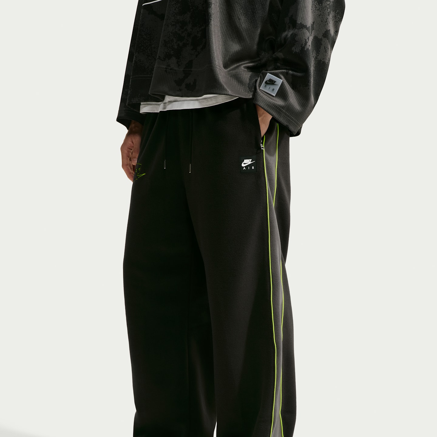 Мужские брюки Nike Air Polartec Therma-FIT с открытым низом, цвет: Чёрный / Серый — фото 2