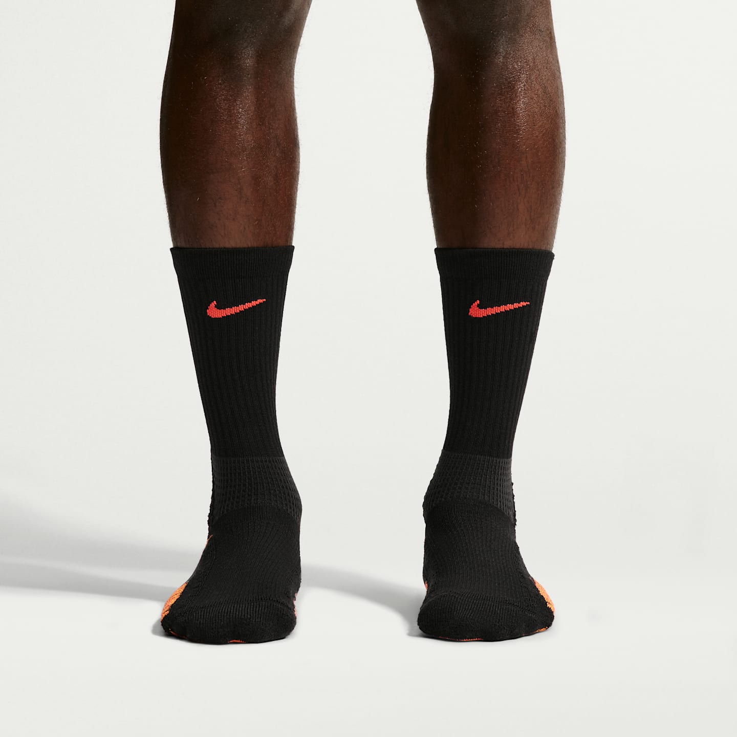 Носки Elite для мужчин, средней высоты, с амортизацией — Nike, цвет: Чёрный / Малиновый — фото 2