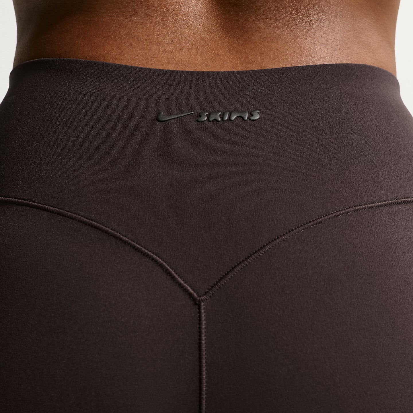 Женские шорты NikeSKIMS Studio Stretch, цвет: Кофейный — фото 6