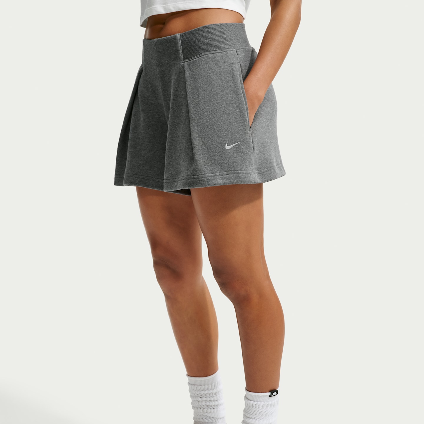 Женские шорты Nike Studio Fleece Lightweight French Terry со складками, высокая посадка, цвет: Угольный меланжевый / Молочный — фото 2