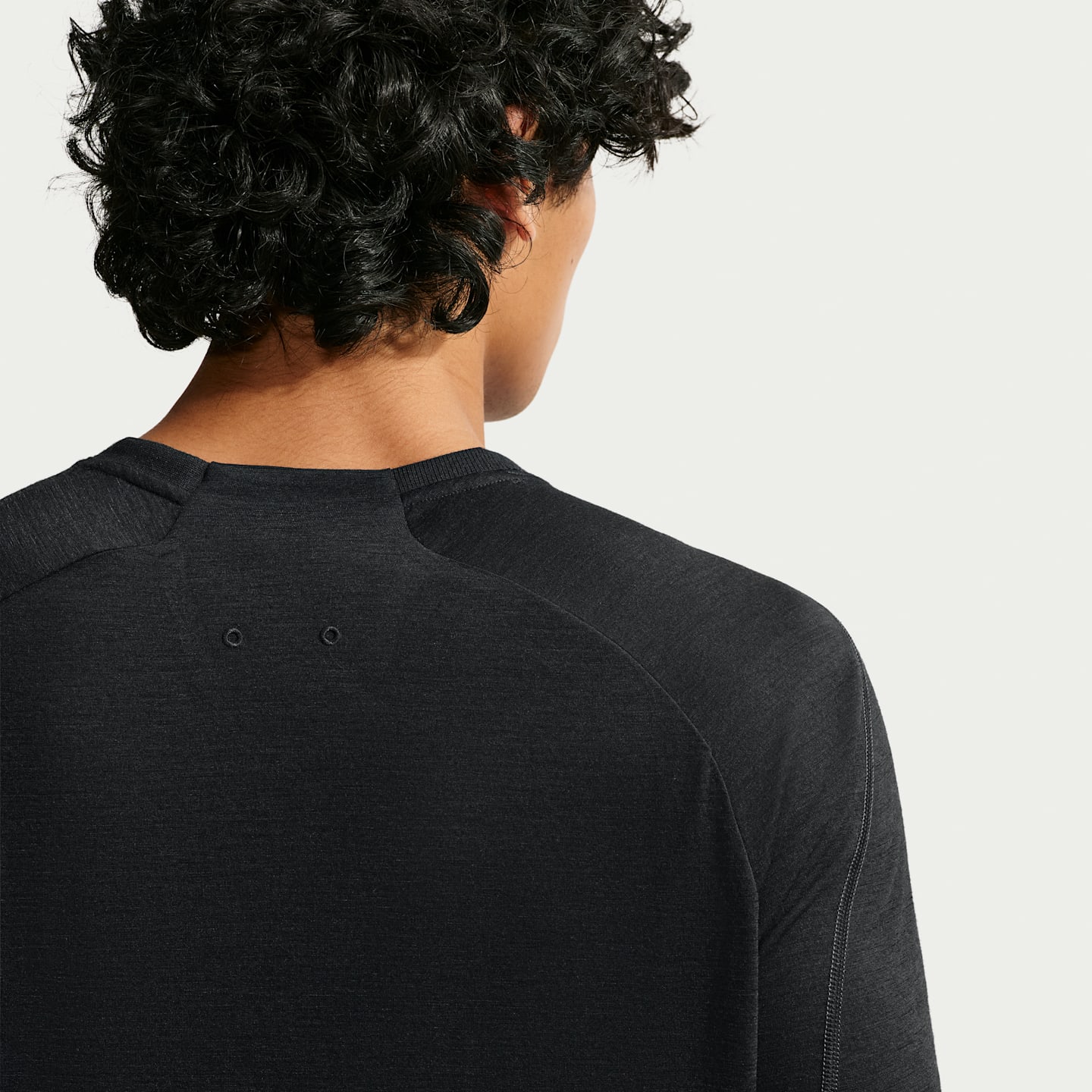 Мужской топ NikeLab Running Wool-Blend Short-Sleeve Top, цвет: Чёрный / Антрацитовый — фото 2