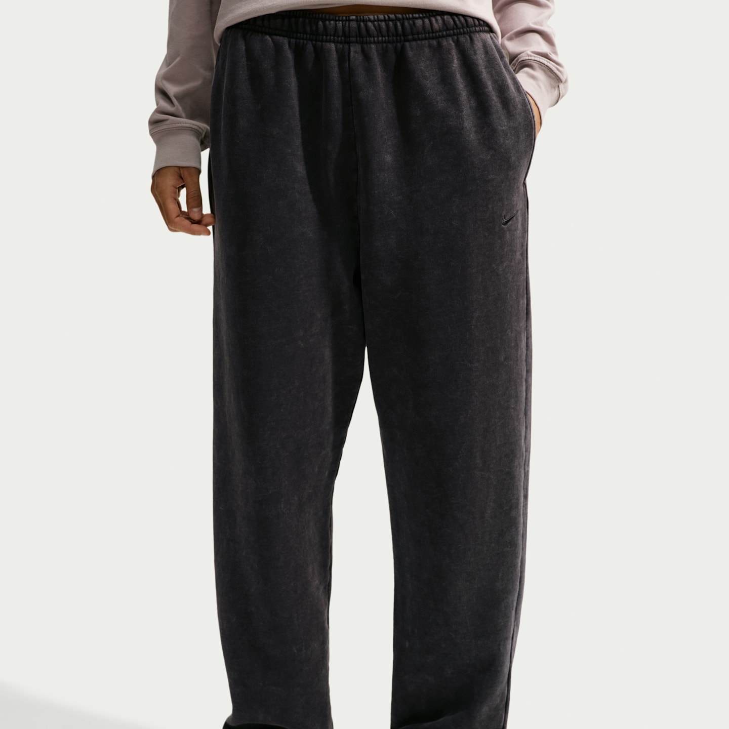 Женские брюки Nike Studio Fleece Medium Weight оверсайз, варёные, с манжетами, цвет: Чёрный — фото 2