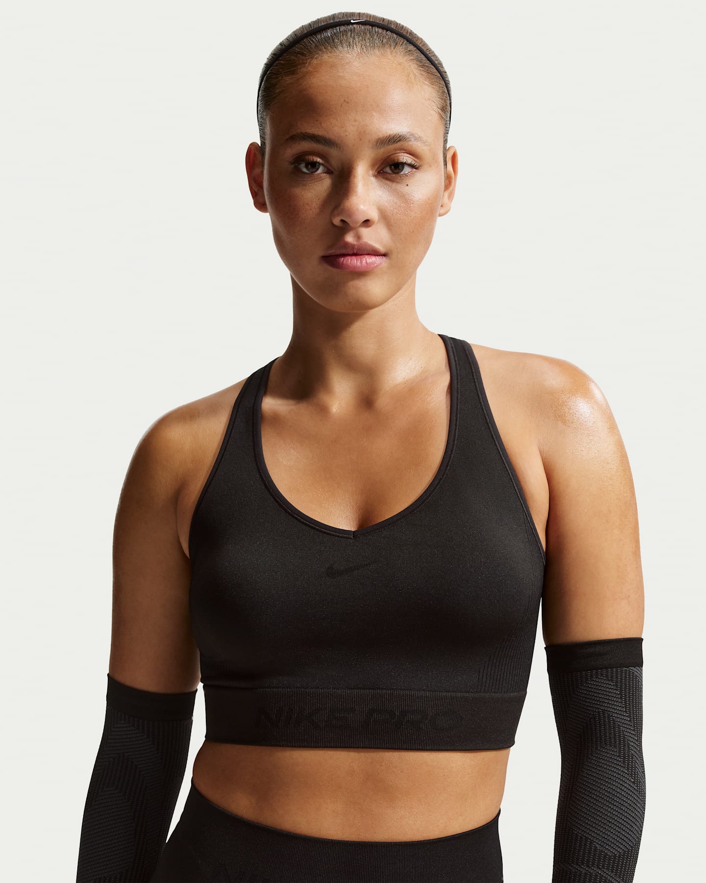 Женская укороченная майка Nike Pro Seamless Dri-FIT, цвет: Чёрный — фото 6