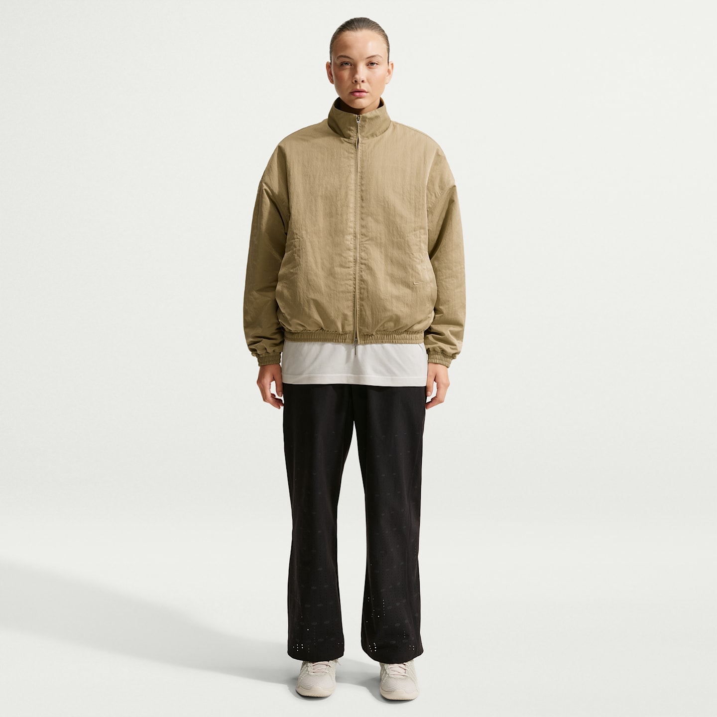Женская баскетбольная куртка с утеплителем Nike Caitlin Standard Issue Game Woven Dri-FIT, цвет: Бежевый — фото 4