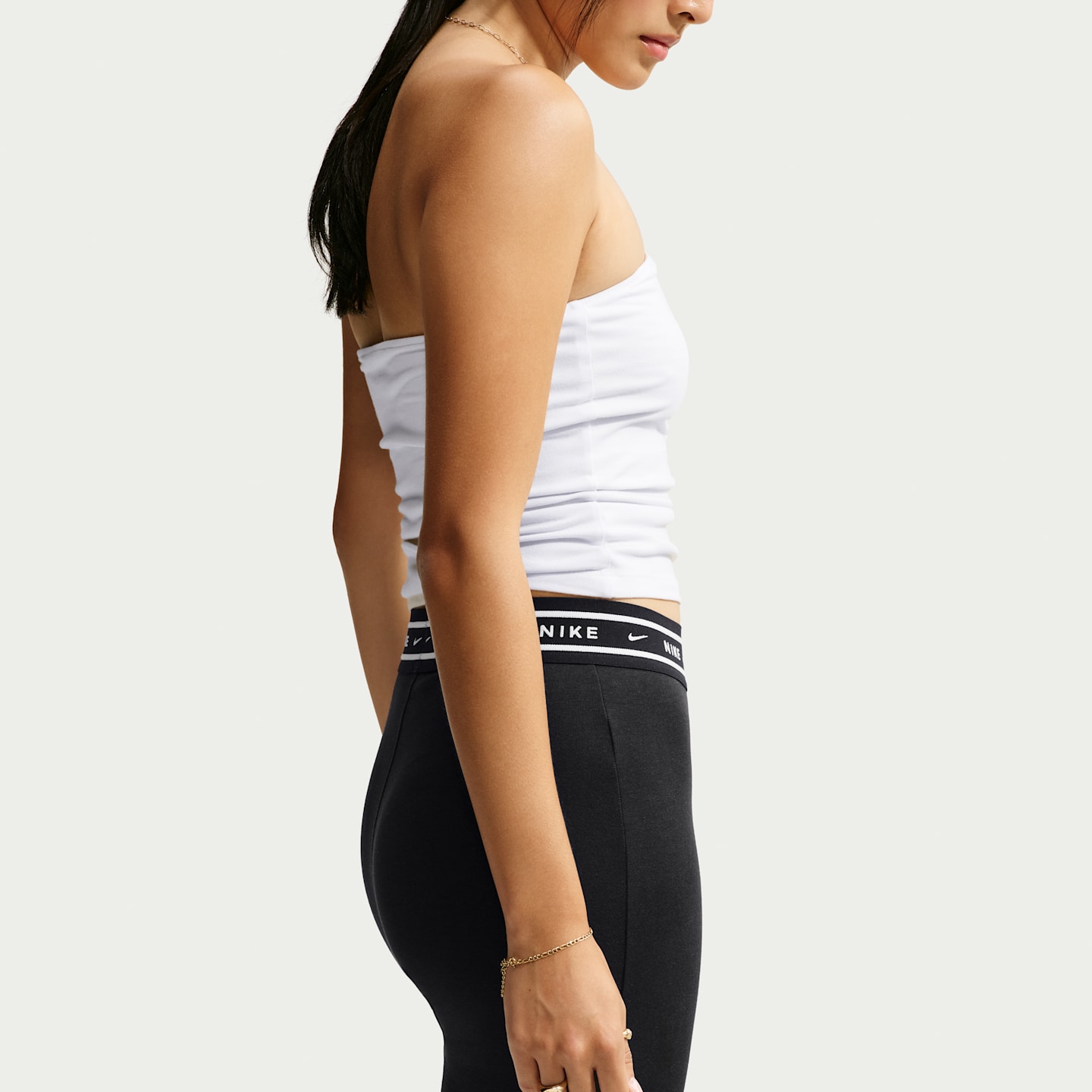 Женские трикотажные леггинсы Nike Sportswear Chill Knit с высокой талией и открытым низом, цвет: Чёрный / Белый — фото 3