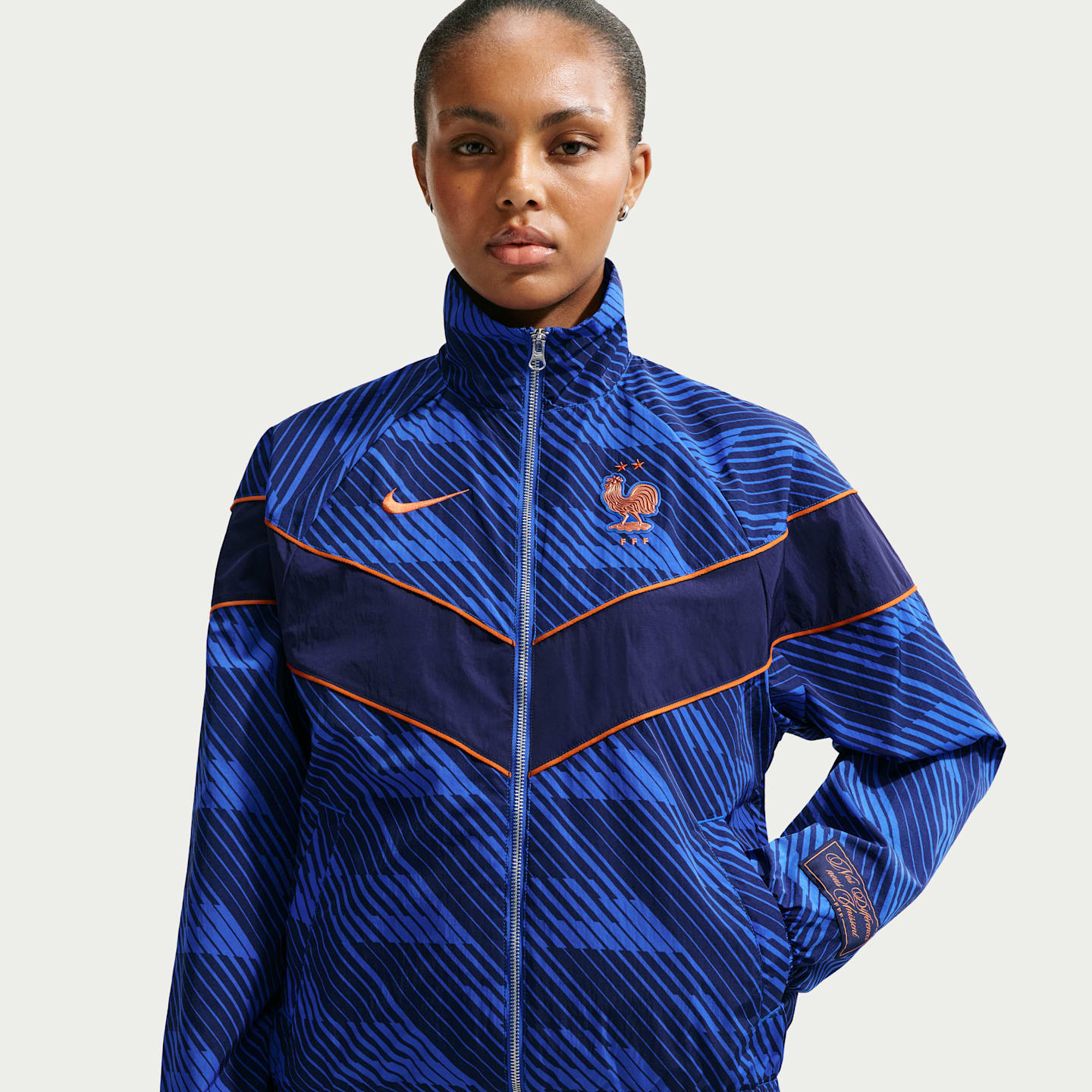 Женская футбольная ветровка Nike FFF Windrunner UV, цвет: Королевский синий / Синий — фото 1