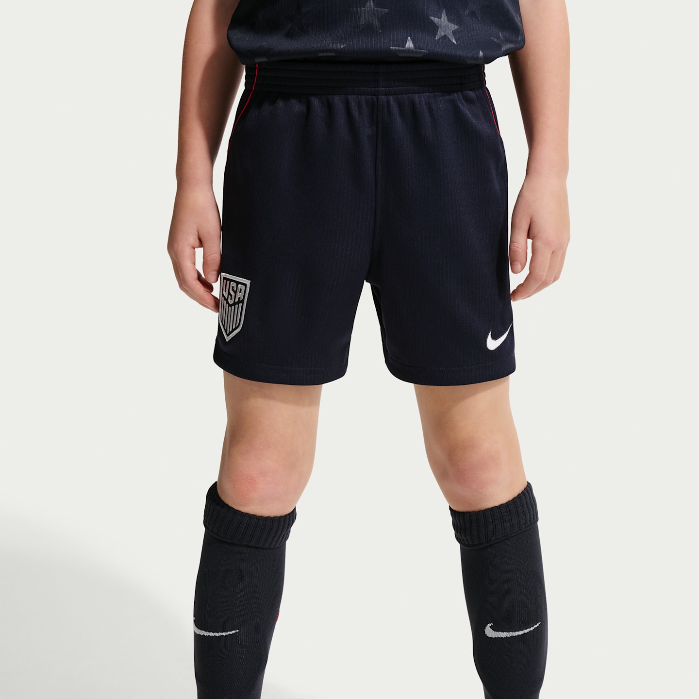 Детский футбольный комплект Nike Usmnt 2026 Stadium Away из 3 предметов, цвет: Обсидиановый / Красный — фото 4