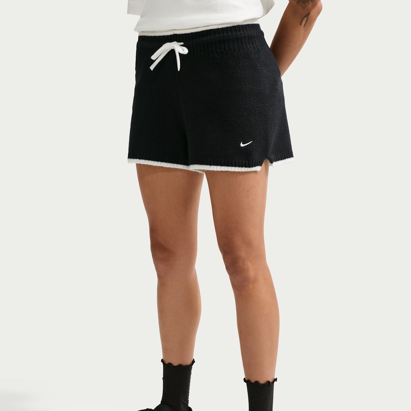 Женские шорты Nike Sportswear Chill Knit Mid-Rise, цвет: Чёрный / Белый — фото 2
