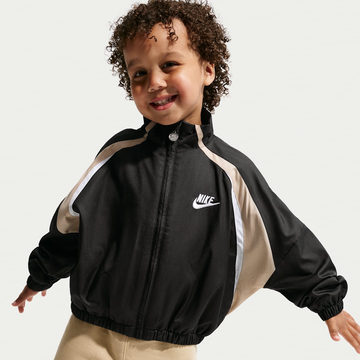Куртка Nike Colorblocked Hoodless Jacket для малышей, цвет: Чёрный — фото 3
