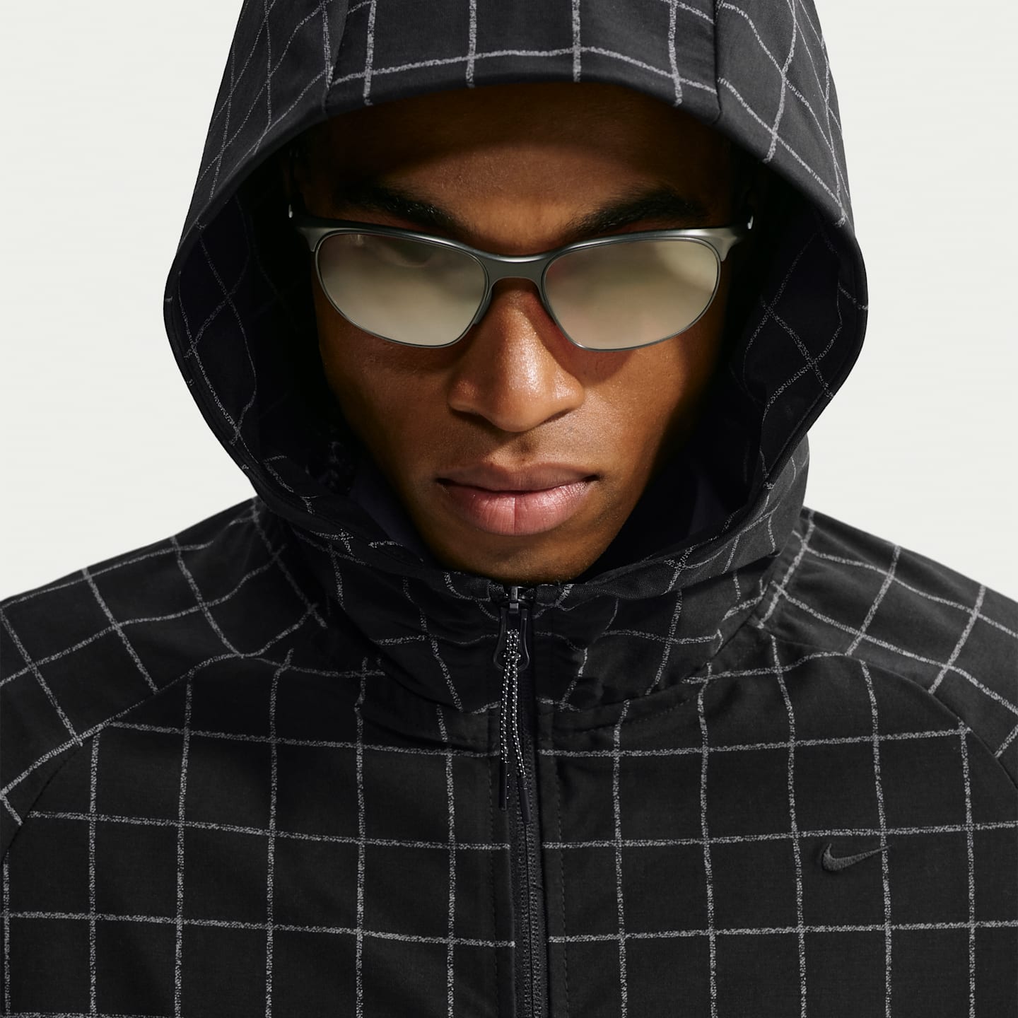 Мужская трикотажная куртка Nike Tech Dri-FIT Shori на молнии с принтом, цвет: Чёрный / Железный серый — фото 3