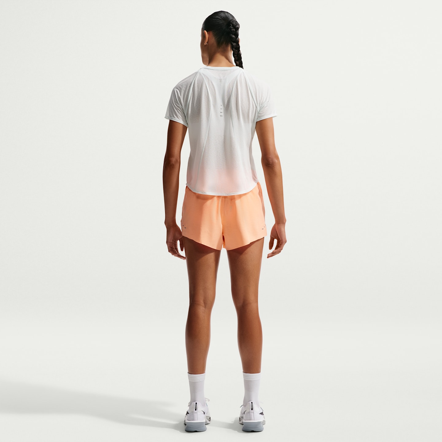 Женская беговая футболка Nike Swift Breathe Dri-FIT с коротким рукавом, цвет: Зелёный / Белый — фото 5
