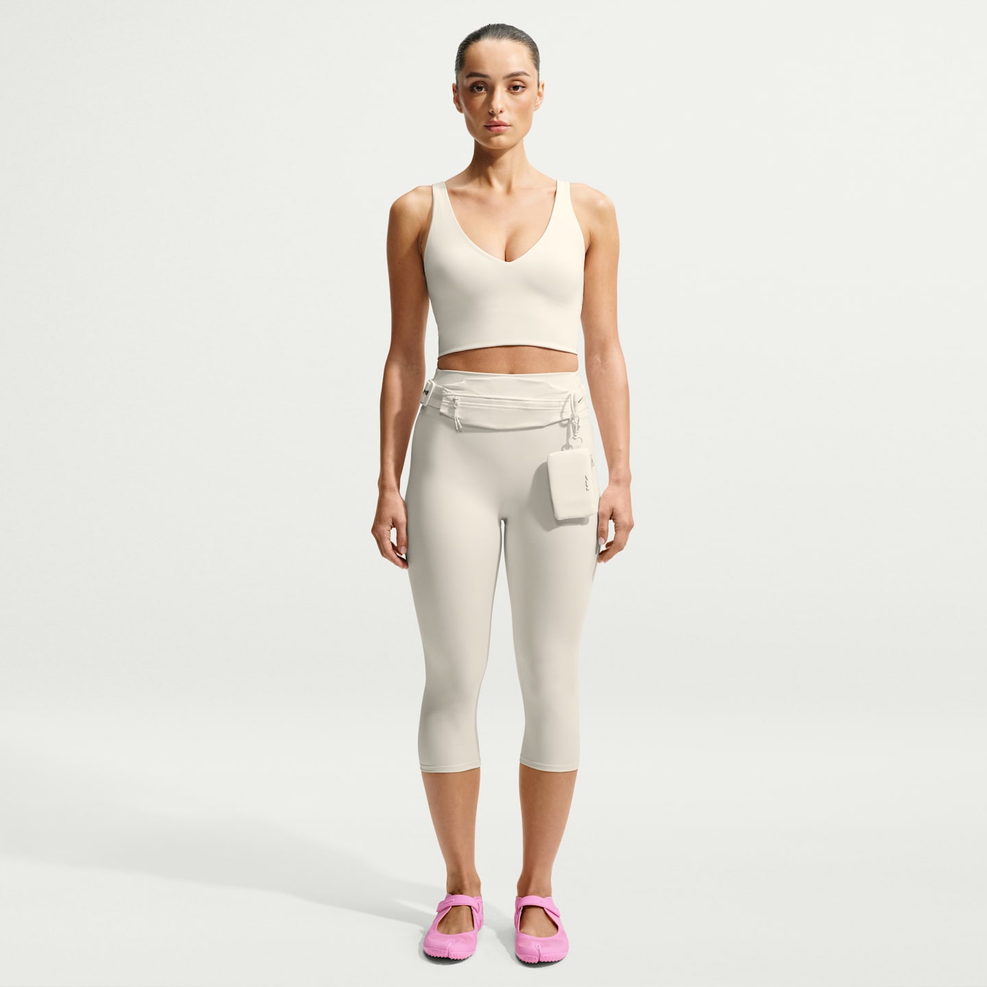 Бра NikeSKIMS Matte Long-Line, V-образный вырез — Nike, цвет: Слоновая кость — фото 4