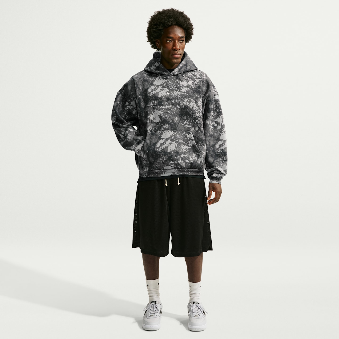 Мужское баскетбольное худи-пуловер Nike Standard Issue Therma-FIT с начёсом, цвет: Железный серый / Бледная слоновая кость — фото 4