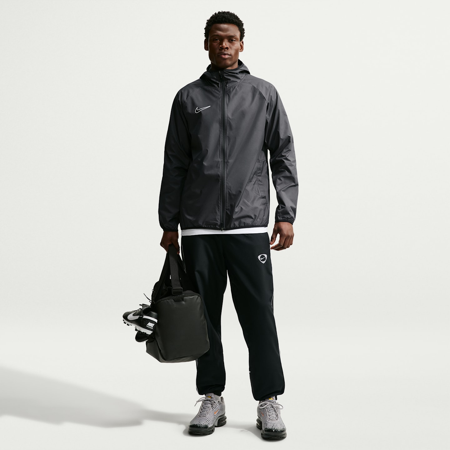Мужская футбольная куртка-дождевик Nike Academy Storm-FIT, цвет: Чёрный / Белый — фото 4