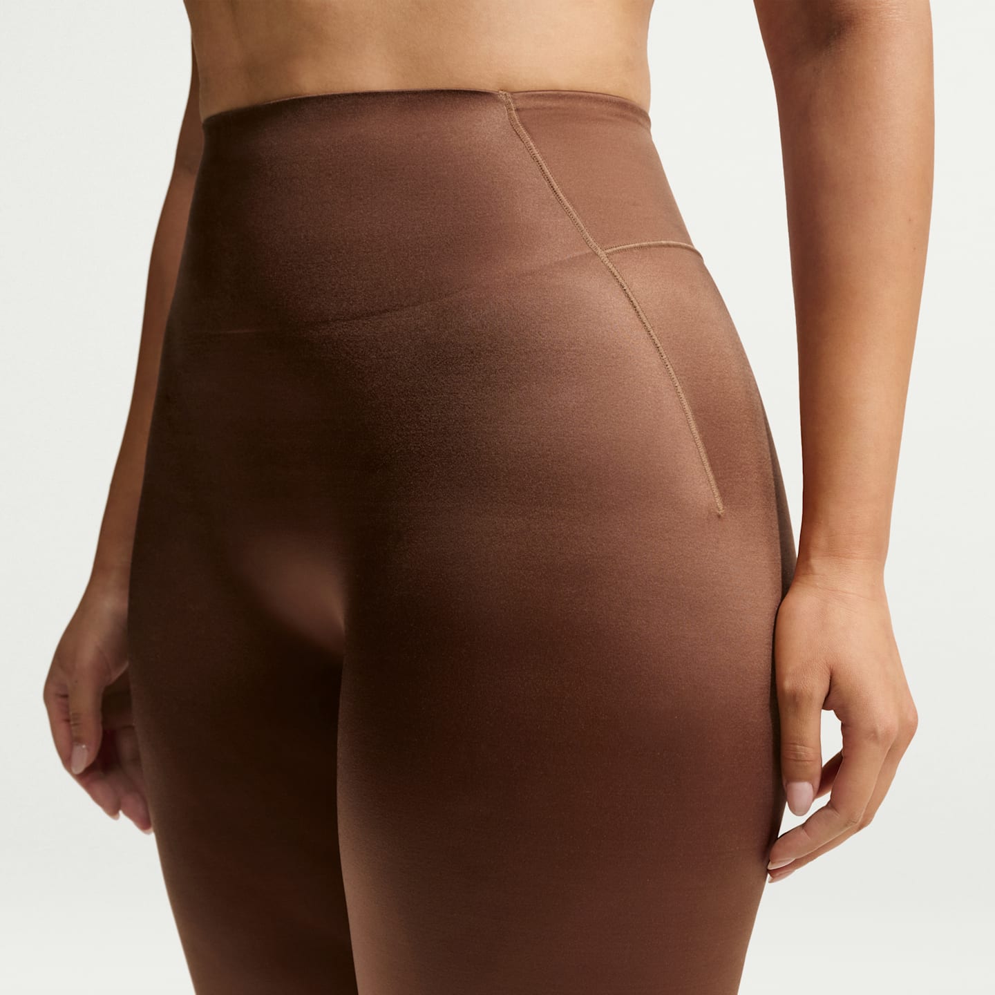 Женские леггинсы NikeSKIMS Satin Shine High-Waisted Bonded 26" Leggings, цвет: Коричневый — фото 8