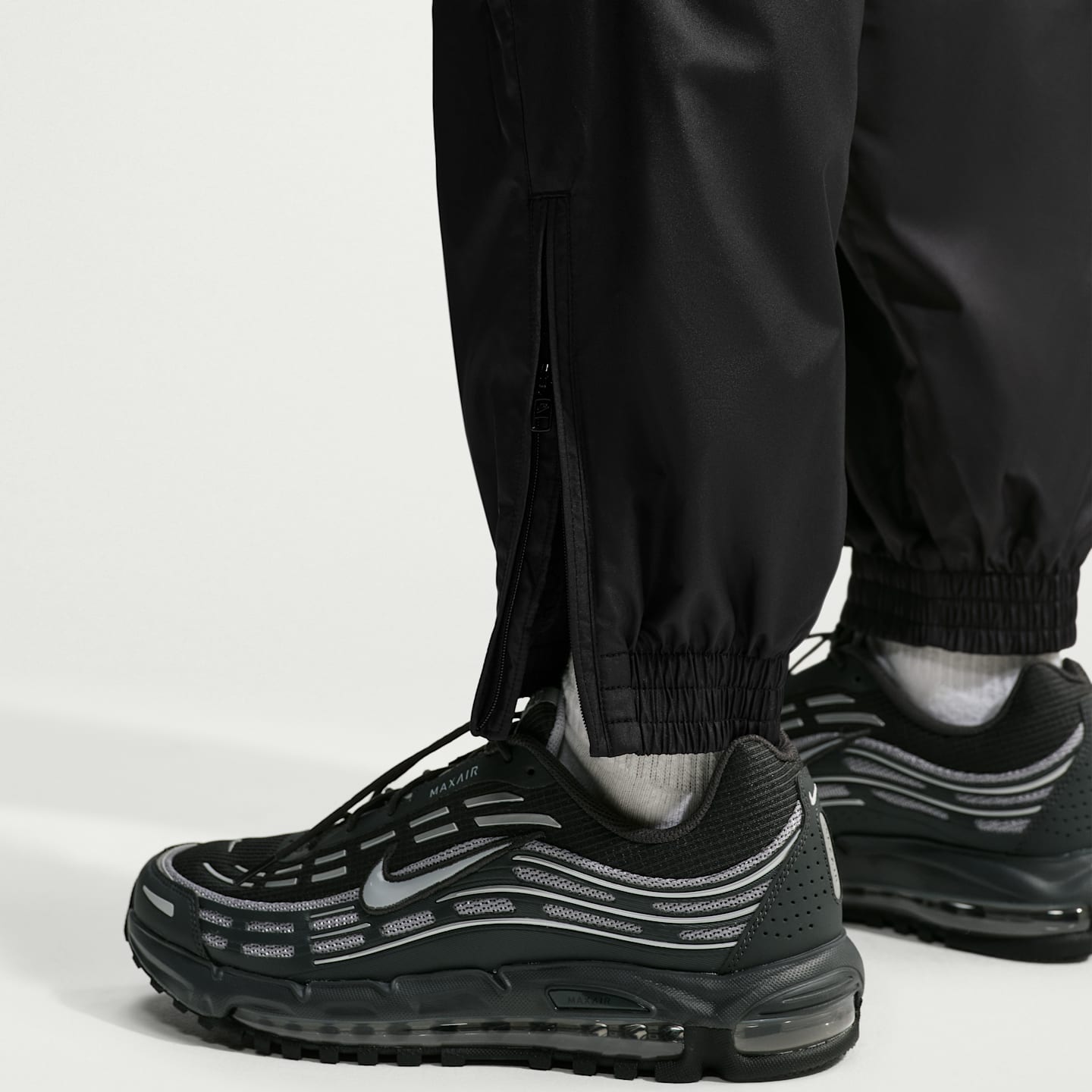 Мужские утеплённые брюки Nike Windrunner, цвет: Чёрный / Белый — фото 6