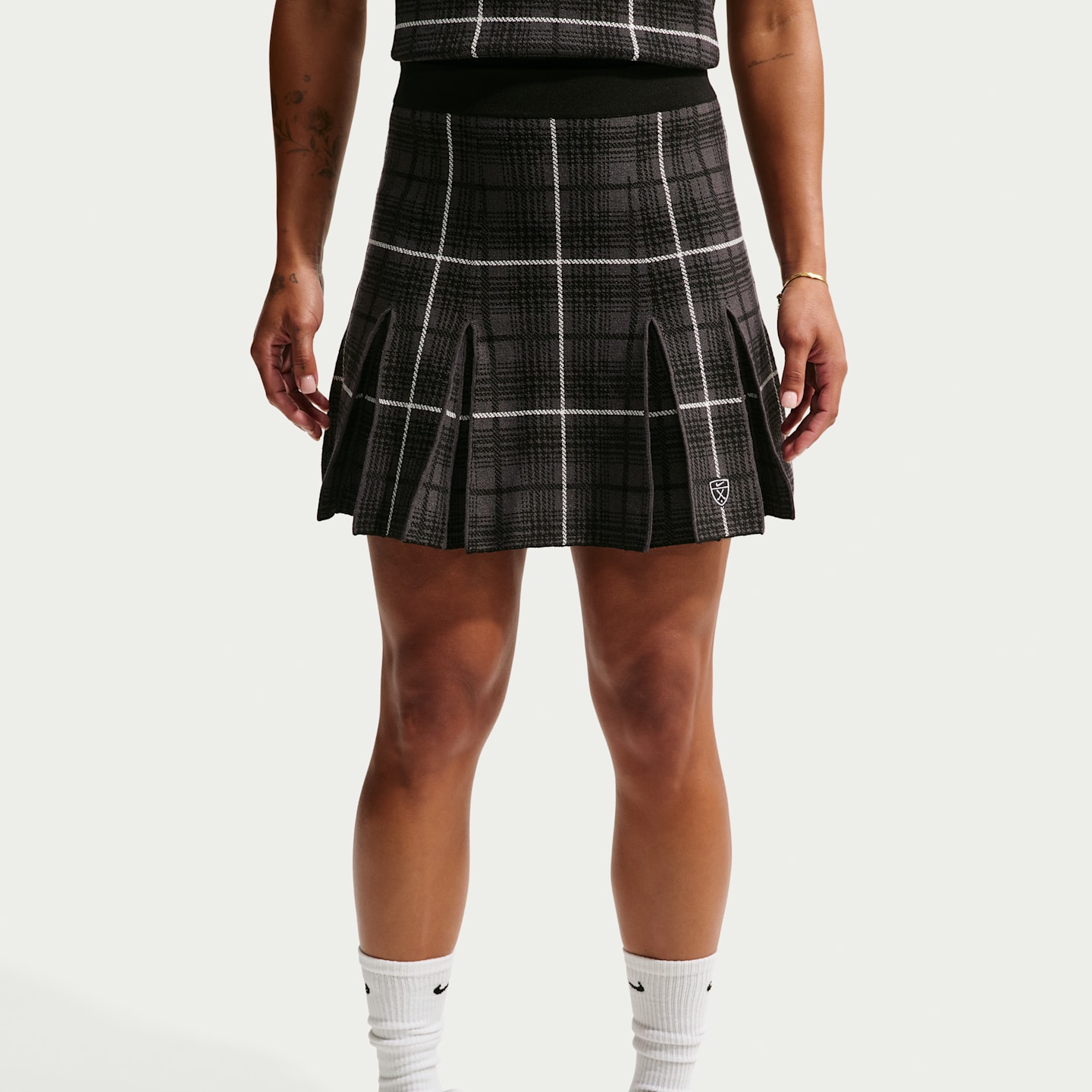 Женская юбка-свитер для гольфа Nike Fairway Fresh в клетку, цвет: Чёрный / Белый — фото 2
