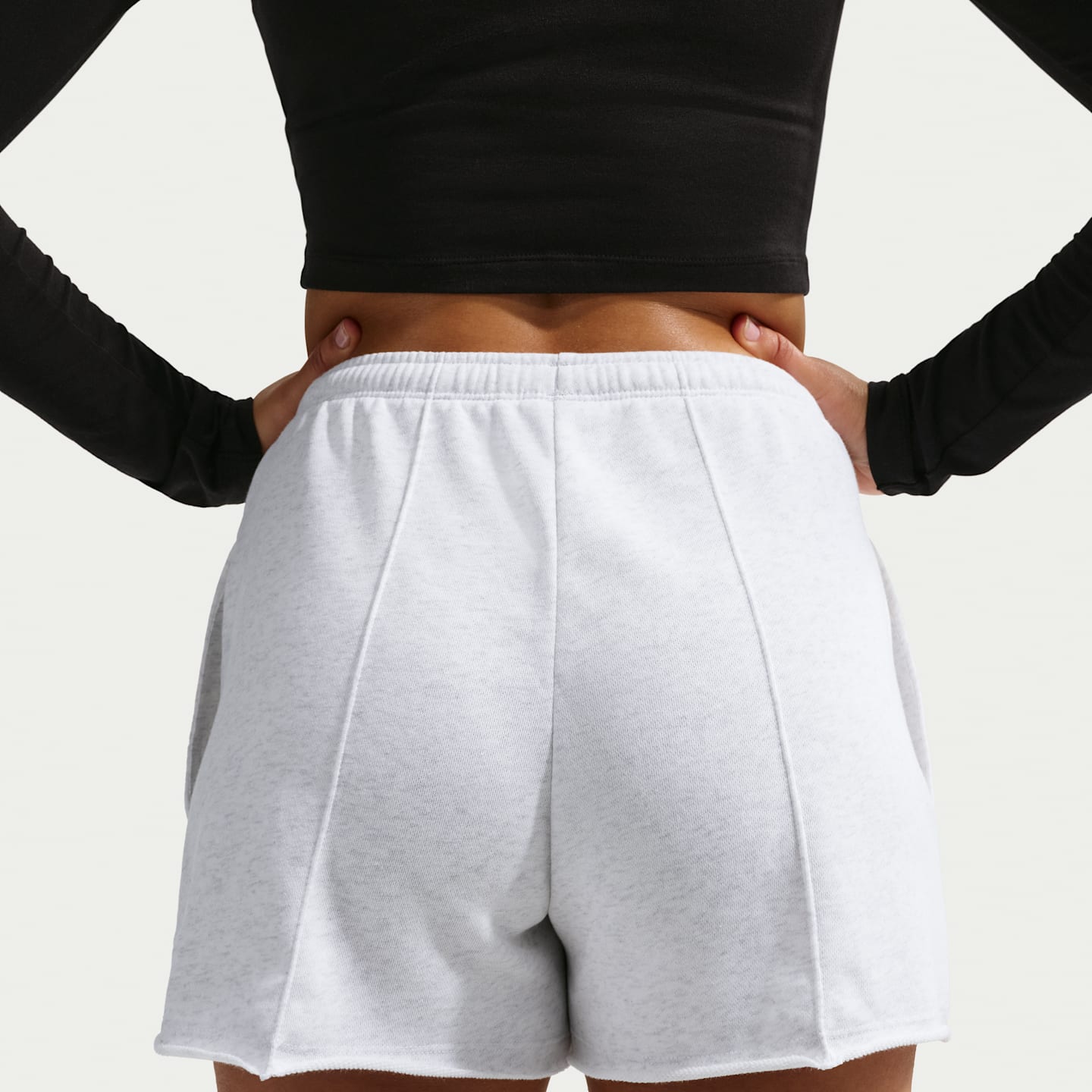 Женские шорты Nike Sportswear Chill Terry из френч терри со средней посадкой, цвет: Берёзовый меланжевый / Белый — фото 3