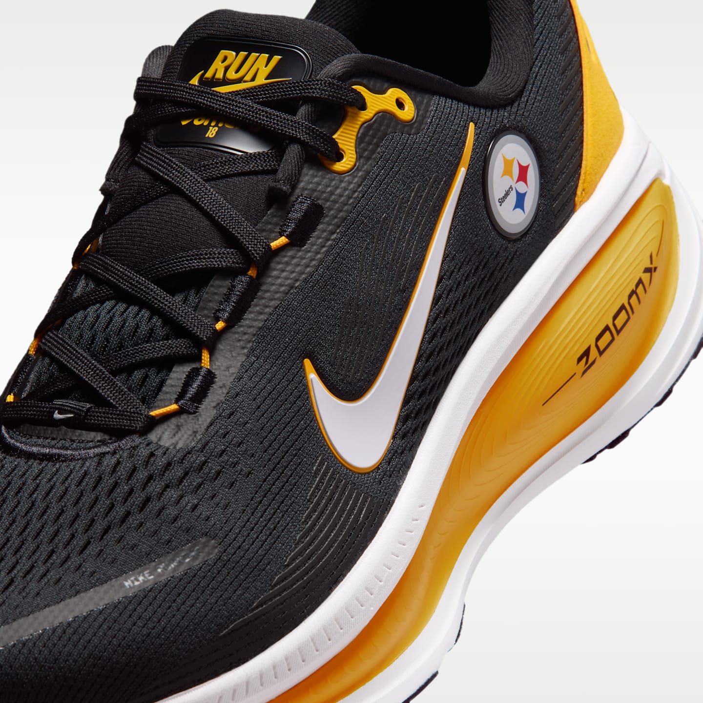 Мужские кроссовки Nike Vomero 18 (Pittsburgh Steelers) NFL Road Running, цвет: Чёрный / Золотой — фото 7