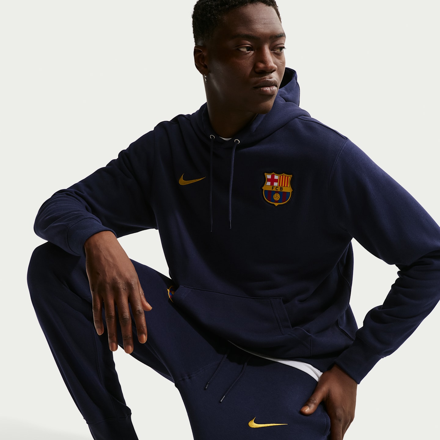 Мужские брюки Nike FC Barcelona Club Soccer, цвет: Синий / Минеральный жёлтый — фото 4
