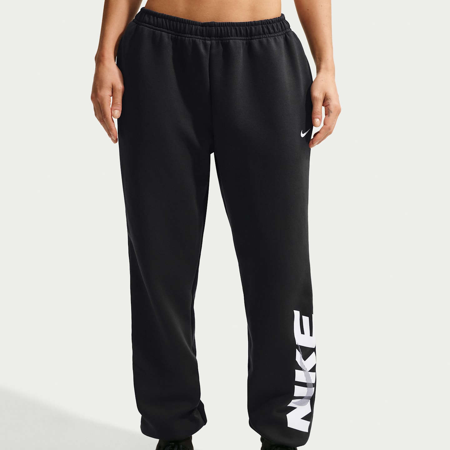 Женские брюки Nike One Dri-FIT, цвет: Чёрный / Красный — фото 2