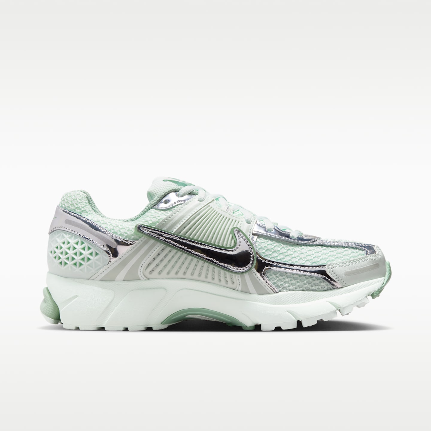 Женские кроссовки Nike Zoom Vomero 5 Shoes, цвет: Зелёный / Еловый — фото 3