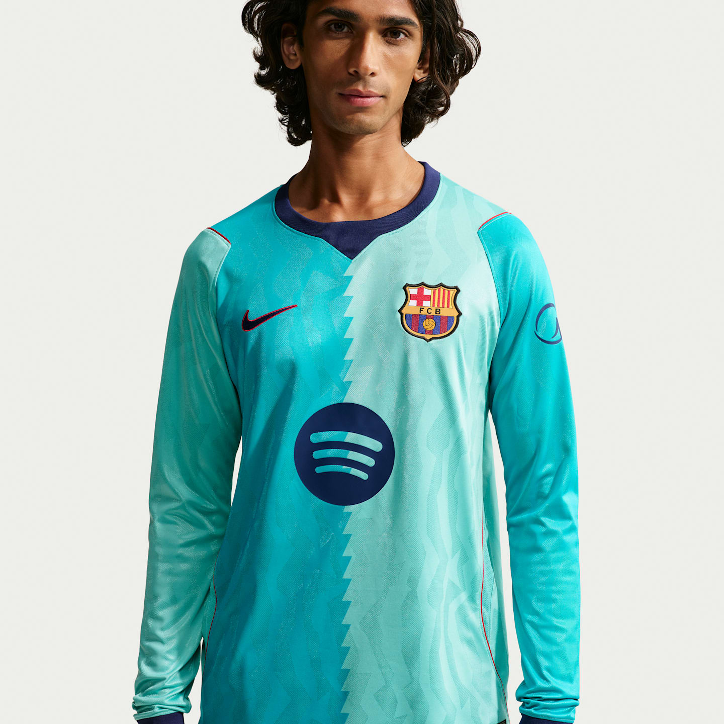 Мужской топ Nike FC Barcelona 2026/27 Stadium Third Dri-FIT Soccer Long-Sleeve Replica Jersey, цвет: Зелёный морозный / Красный — фото 1