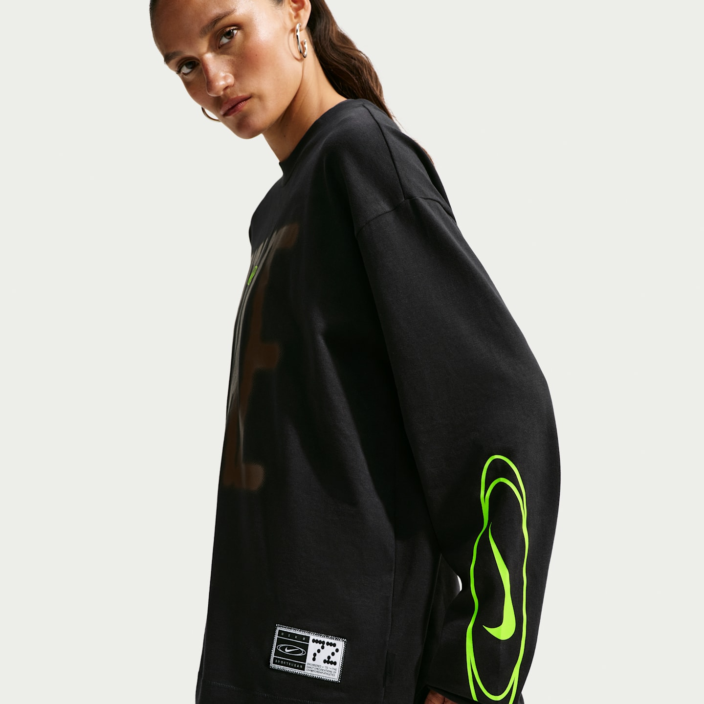 Женская футболка Nike Sportswear Oversized Long-Sleeve T-Shirt, цвет: Чёрный — фото 3