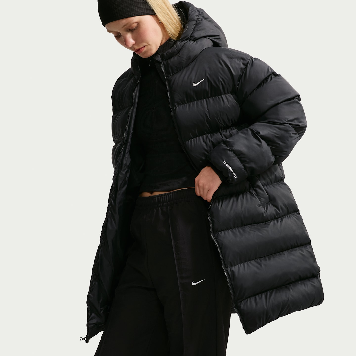 Женская свободная парка Nike Sportswear Classic Therma-FIT с капюшоном, цвет: Чёрный / Молочный — фото 3