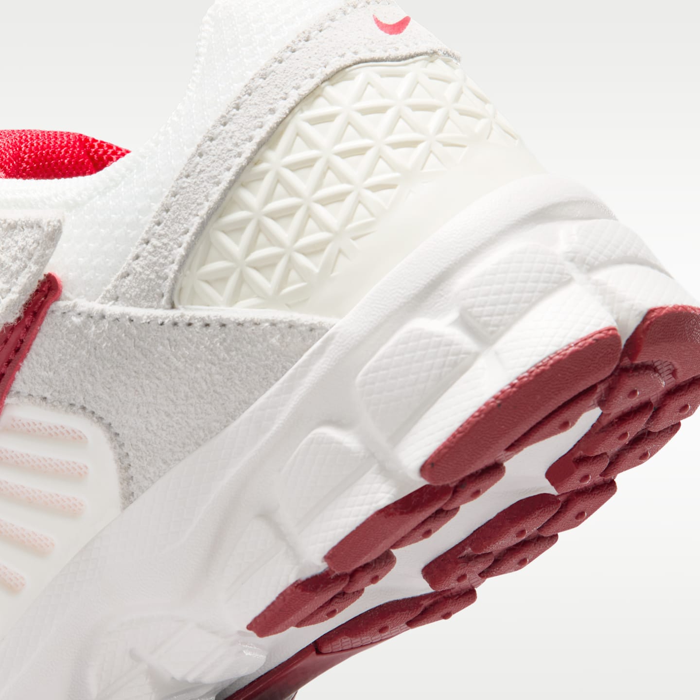 Детские кроссовки Nike Vomero 5 SE, цвет: Молочный / Малиновый — фото 8