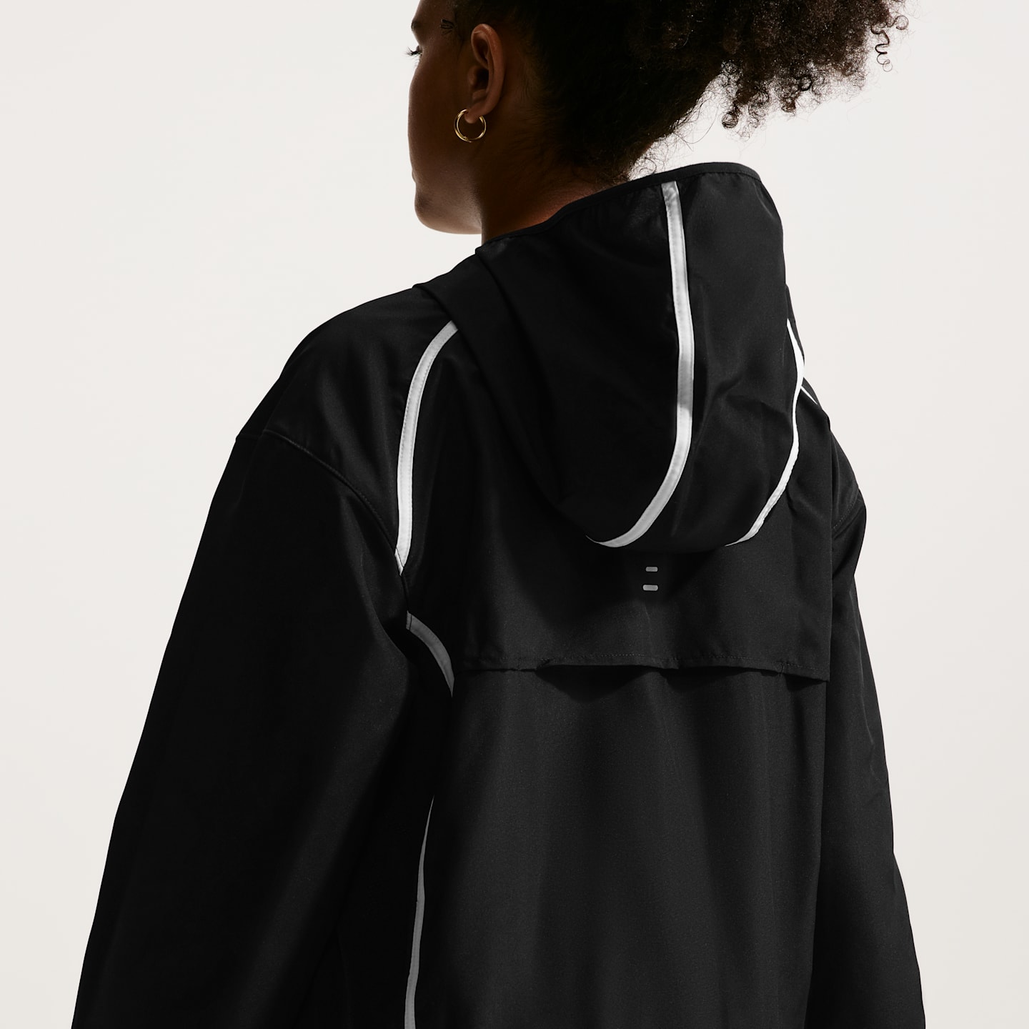 Детская беговая куртка Nike Tempo Repel для девочек, цвет: Чёрный / Белый — фото 2