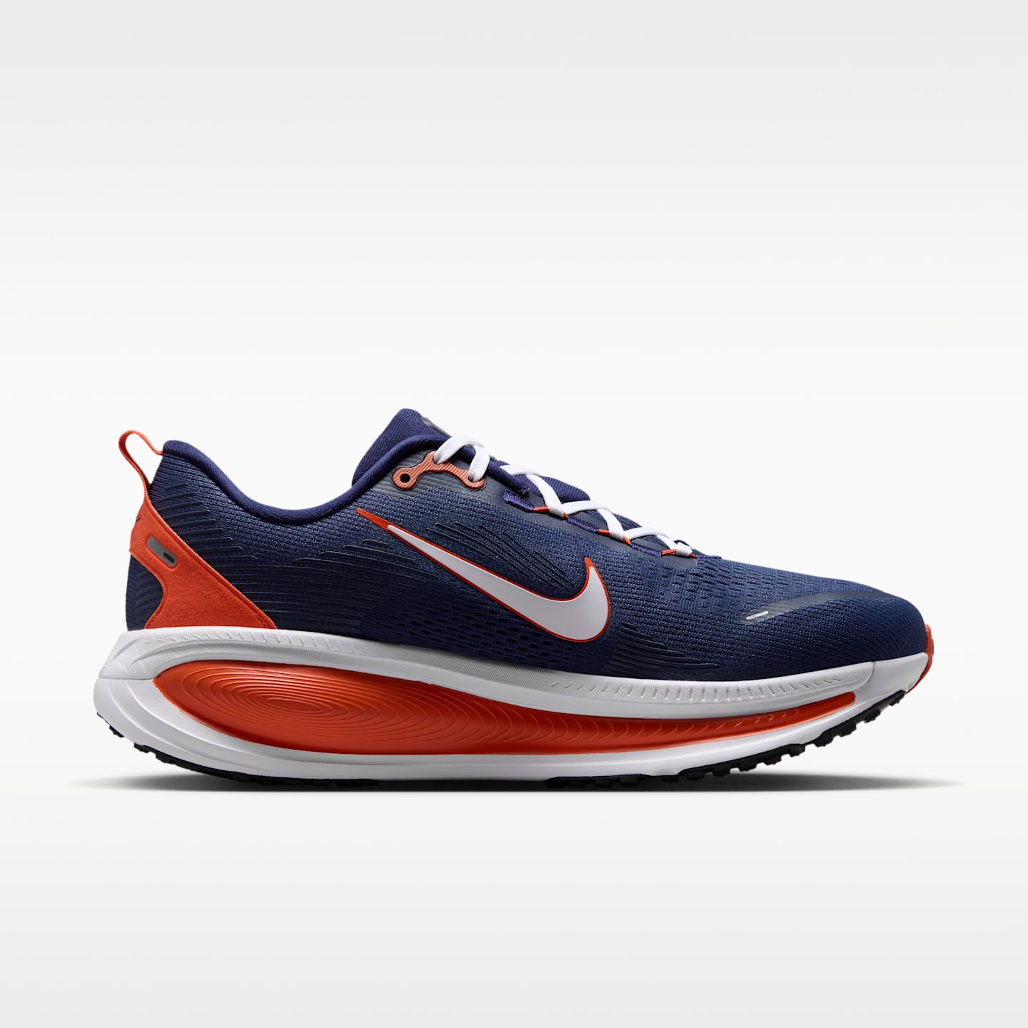 Мужские кроссовки Nike College Vomero 18 (Virginia) Road Running, цвет: Тёмно-синий / Оранжевый — фото 3